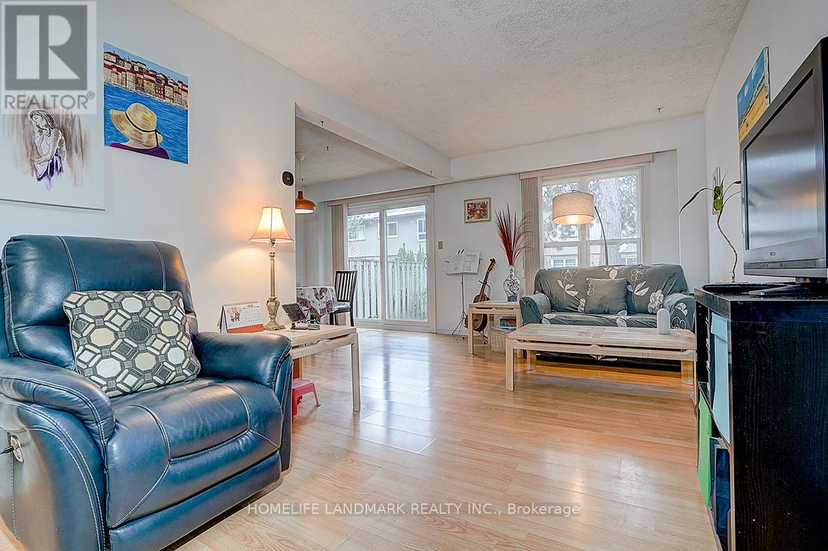 135 195 Alexmuir Boulevard