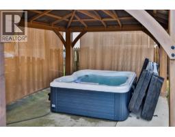 Full bathroom - 1976 Maddocks Road, Revelstoke, BC V0E2S0 Photo 5