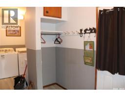 Living room - 815 Willow Street, Moosomin, SK S0G3N0 Photo 3