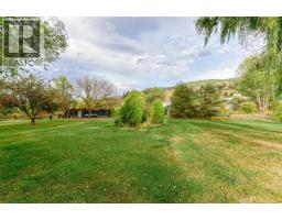 Full ensuite bathroom - 3650 Redecopp Road, Lake Country, BC V4V1X5 Photo 2