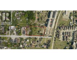 Primary Bedroom - 3650 Redecopp Road, Lake Country, BC V4V1X5 Photo 5