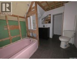 Living room - 409 2nd Avenue Ne, Swift Current, SK S9H2E3 Photo 2