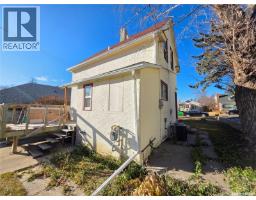 Kitchen - 409 2nd Avenue Ne, Swift Current, SK S9H2E3 Photo 4