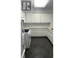 714 11 Thorncliffe Pk Drive, Image 3