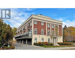 Living room - 2466 B Bayview Avenue, Toronto, ON M2L1A7 Photo 4