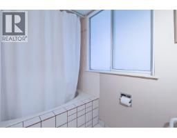 Bedroom - 86 Lakeshore Drive Unit 104, Penticton, BC V2A1B5 Photo 5