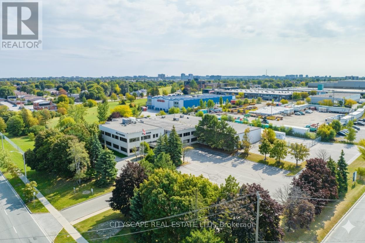 555 Ellesmere Road W