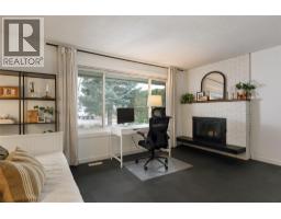 Living room - 420 Mugford Court, Kelowna, BC V1X5N4 Photo 4