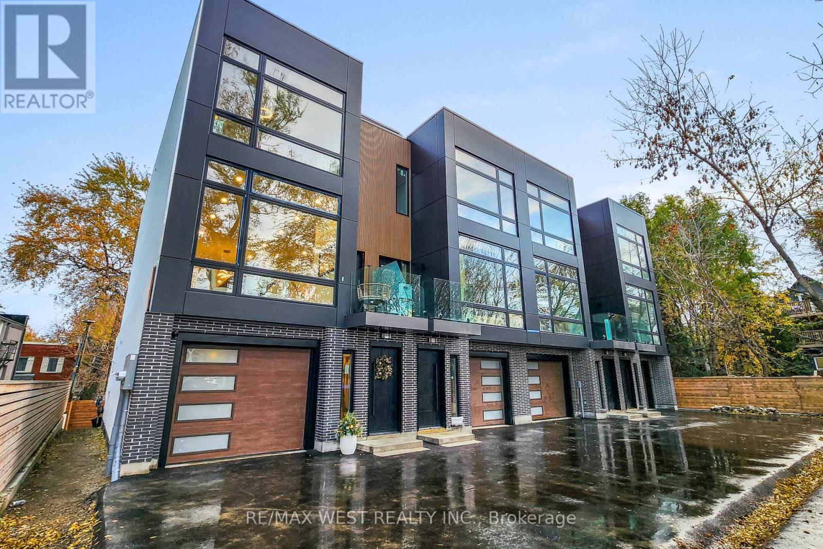 4 2639 R Dundas Street W