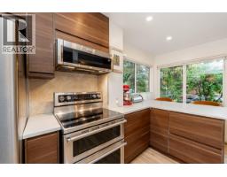 4790 Fernglen Place, Burnaby, BC V5G3W1 Photo 4