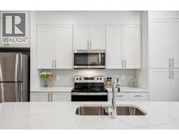 Kitchen - 218 Vantage Drive, Cochrane, AB T4C3G5 Photo 4