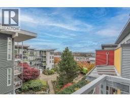 Kitchen - 405 787 Tyee Rd, Victoria, BC V9A7R5 Photo 5