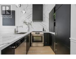 403 700 King Street, Image 3