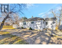 Dining room - 105 1st Ave West, Waseca, SK S0M3A0 Photo 2