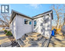 Family room - 105 1st Ave West, Waseca, SK S0M3A0 Photo 3