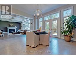 Living room - 8 Heathmont Court, Richmond Hill, ON L4E1C2 Photo 4