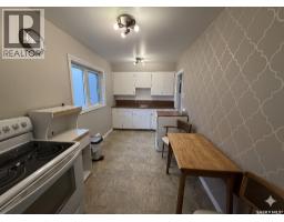 Living room - 651 Ominica Street E, Moose Jaw, SK S6H0H4 Photo 2