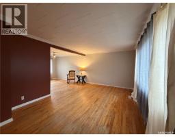 Mud room - 651 Ominica Street E, Moose Jaw, SK S6H0H4 Photo 5