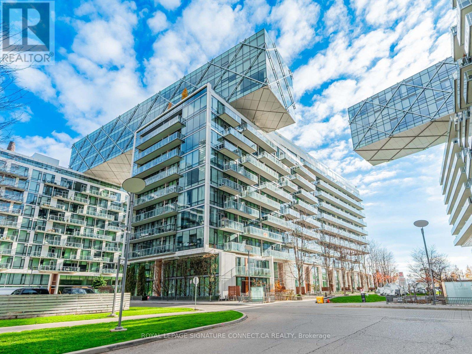 Th 132 39 Queens Quay E