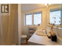 Foyer - 19 Victoria Avenue, Chatham, ON N7L2Z7 Photo 4