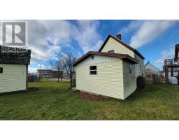 Living room - 12 Porters Lane, Yarmouth, NS B5A3S1 Photo 4