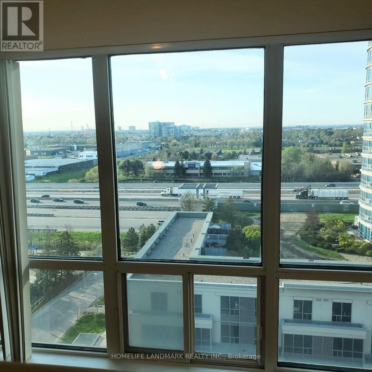 1115 8 Lee Centre Drive