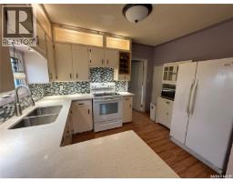 Sunroom - 237 Perkins Street, Estevan, SK S4A0C3 Photo 4