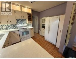 Living room - 237 Perkins Street, Estevan, SK S4A0C3 Photo 5