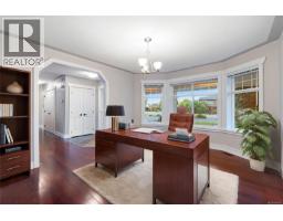 Living room - 610 Forsyth Ave, Parksville, BC V9P1G9 Photo 5