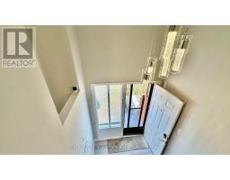 16 Franklin Court, Image 2