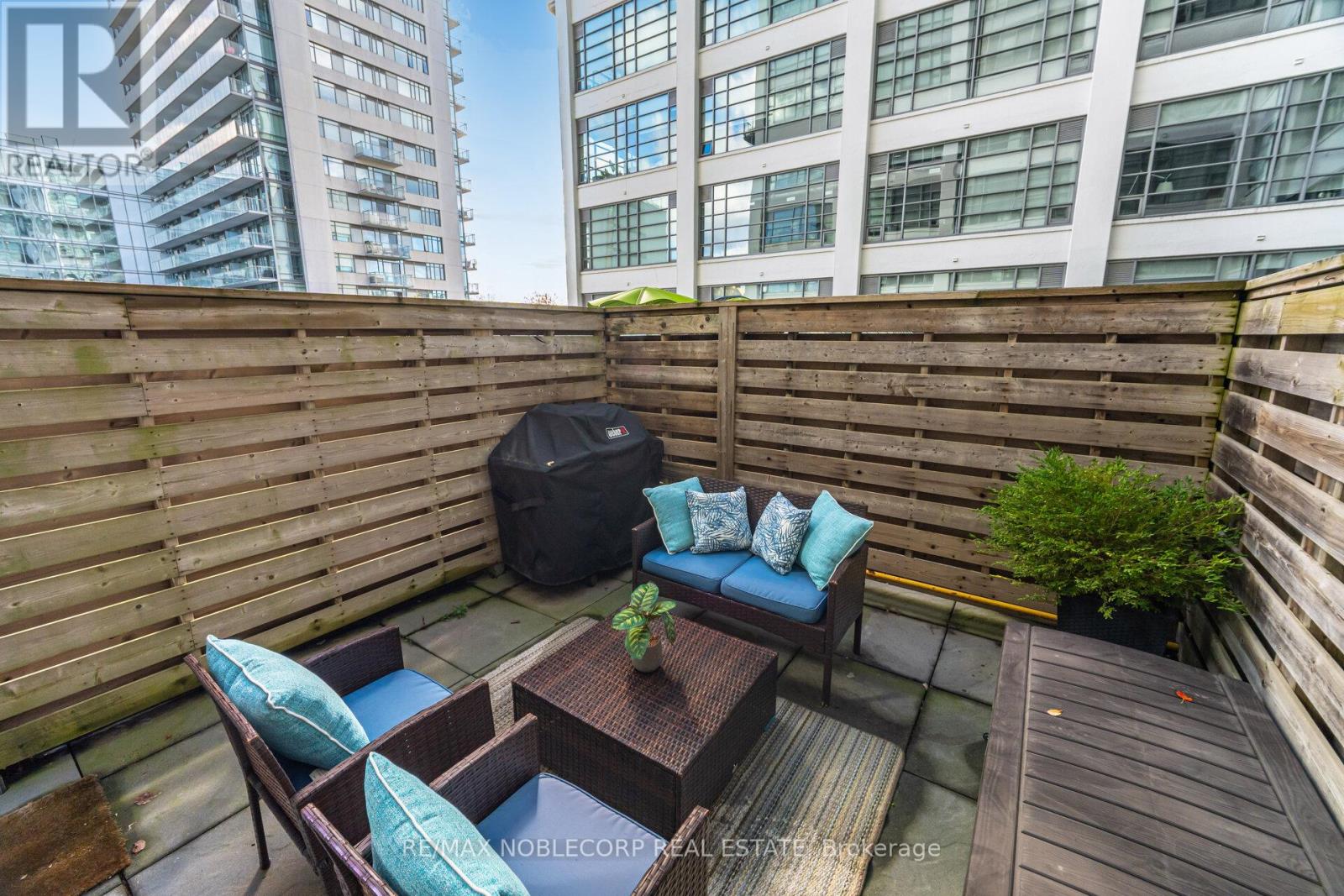 228 637 Lake Shore Boulevard W