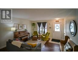 Living room - 29 Pittao Place, Strathroycaradoc, ON N7G4E7 Photo 2