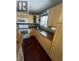 Full ensuite bathroom - 5213 40 St Ne Street, Chetwynd, BC V0C1J0 Photo 2