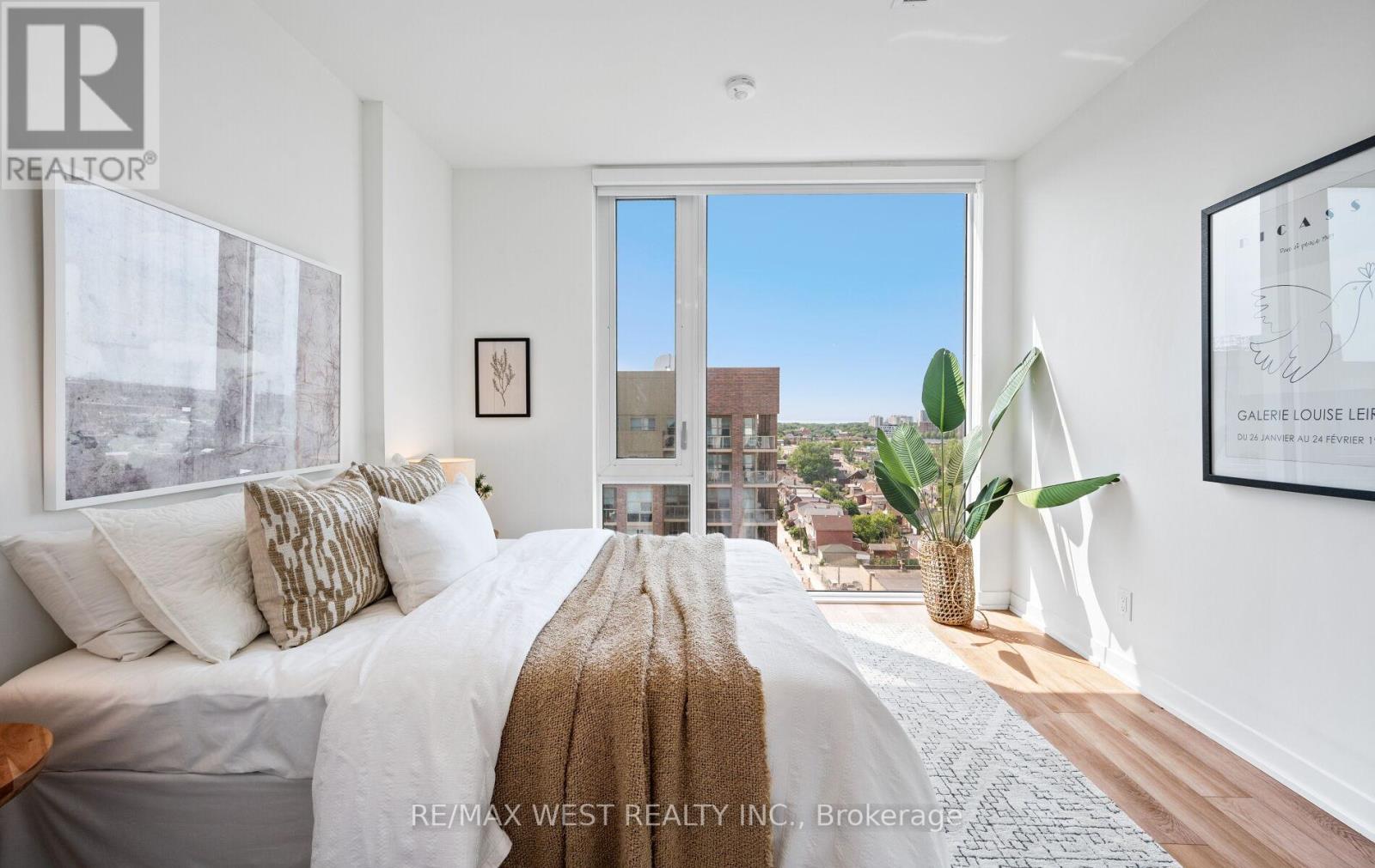 1103 1808 St Clair Avenue W