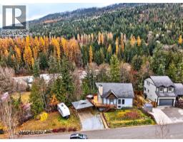 Primary Bedroom - 2401 Perrier Lane, Nelson, BC V1L7C3 Photo 3