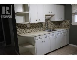 Living room - 764 Fairford Street E, Moose Jaw, SK S6H0G2 Photo 2