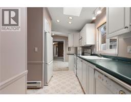 Bathroom - 33 7401 Central Saanich Rd, Central Saanich, BC V8M2B5 Photo 3