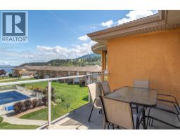 Full bathroom - 3570 Woodsdale Road Unit 305, Lake Country, BC V4V1Y9 Photo 3