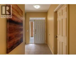 Bedroom - 3570 Woodsdale Road Unit 305, Lake Country, BC V4V1Y9 Photo 4