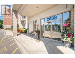 410 2088 Lawrence Avenue W, Image 2