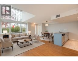 Th 6 168 E Esplanade Avenue, North Vancouver, BC V7L4X8 Photo 2