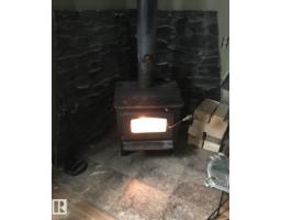 Primary Bedroom - 5231 46 St, Camrose, AB T4V1H4 Photo 4