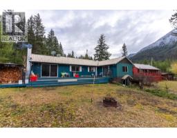 Foyer - 11805 Fountain Valley Road, Lillooet, BC V0K1V0 Photo 2
