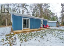 Living room - 290 South Waseosa Lake Road, Huntsville, ON P1H2N5 Photo 2