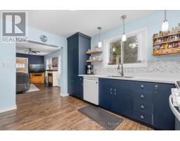 Bedroom 2 - 290 South Waseosa Lake Road, Huntsville, ON P1H2N5 Photo 5