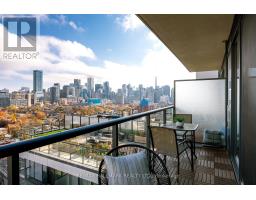 1702 297 College Street, Image 2