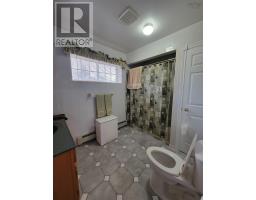 Bath (# pieces 1-6) - 653 Coxheath Road, Coxheath, NS B1L1B5 Photo 4