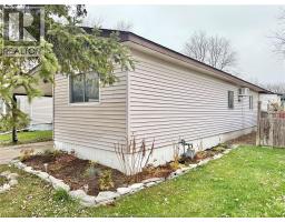 Dining room - 17 Spruce Street, Mcgregor, ON N0R1J0 Photo 4