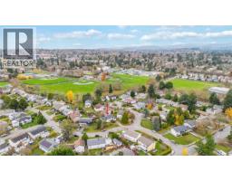 Bedroom - 4251 Rossiter Dr, Saanich, BC V8N4S9 Photo 3