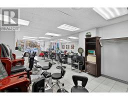 655 St Clair Avenue W, Toronto, ON M6C1A7 Photo 4